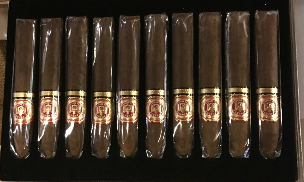 Caja de Edición Limitada del Cigarro del Año disponible en Cigar